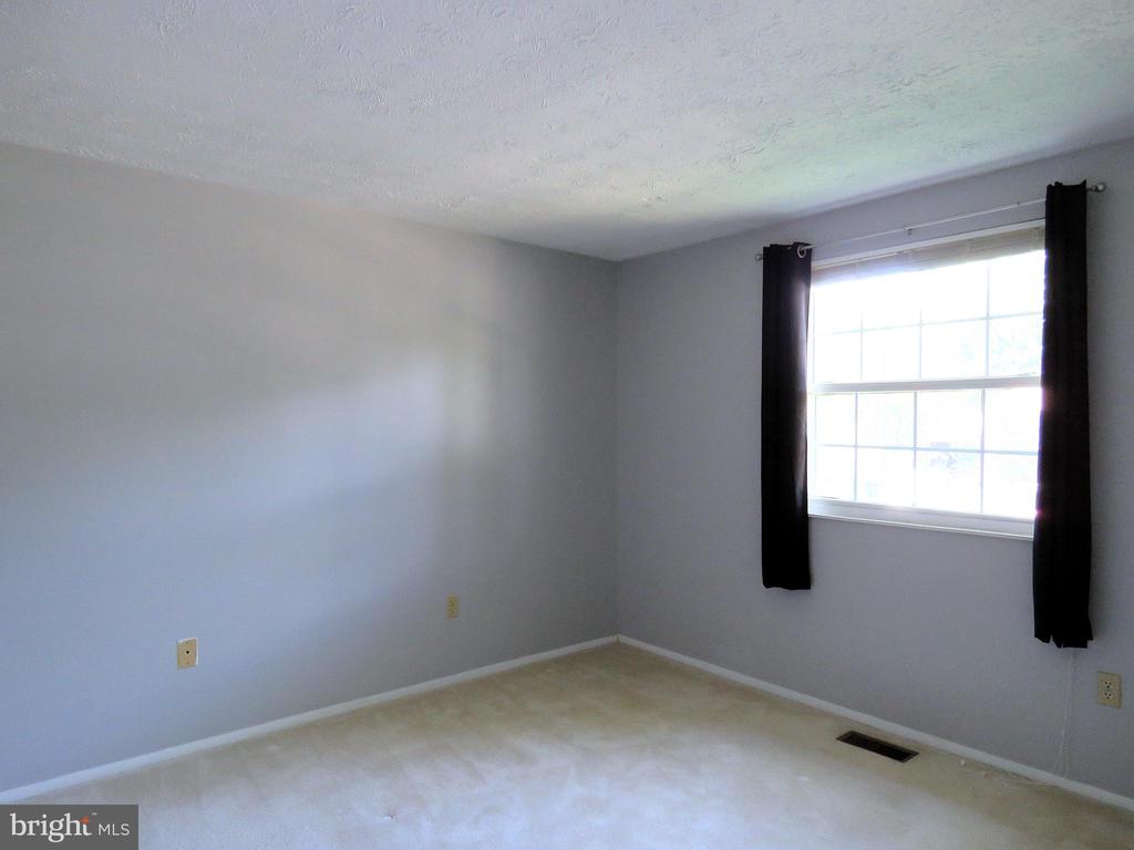 7125 VANTAGE DRIVE