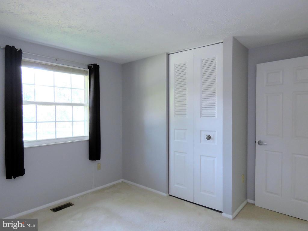 7125 VANTAGE DRIVE