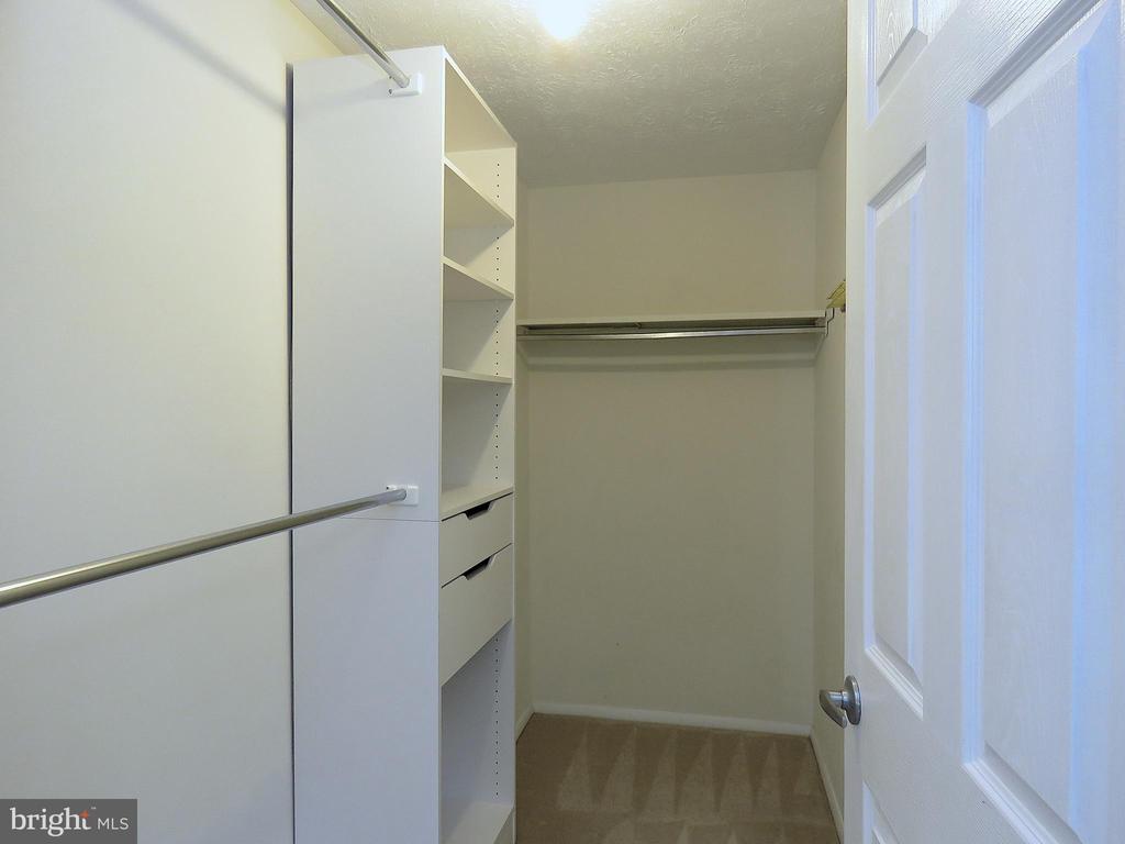 7125 VANTAGE DRIVE