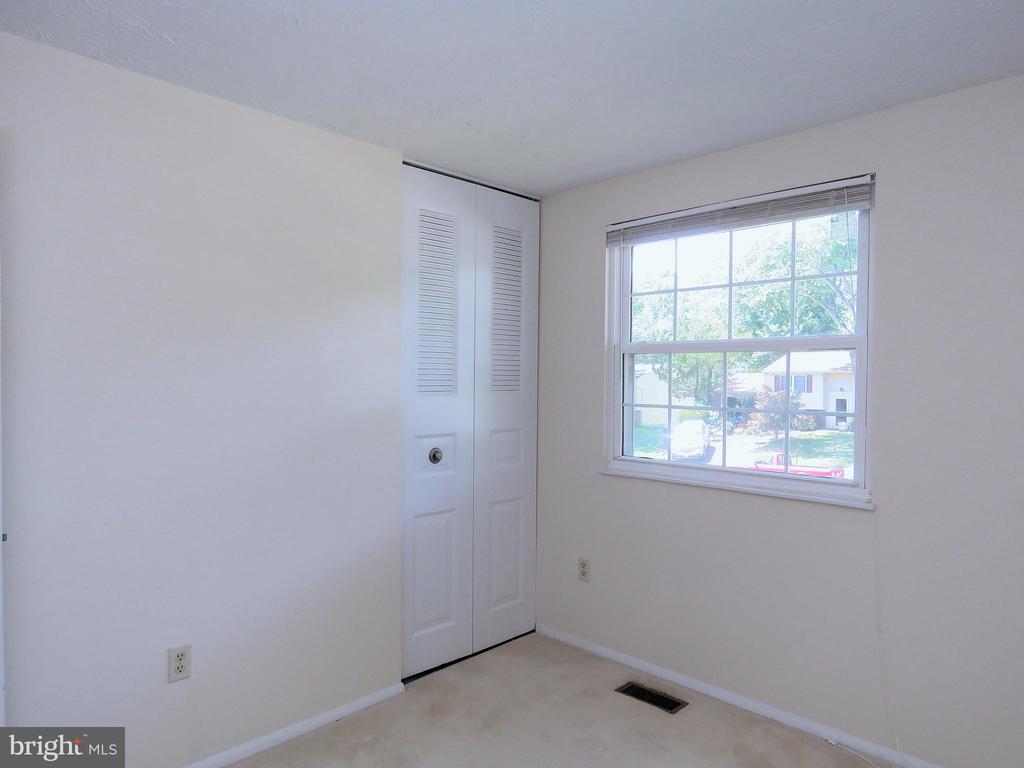 7125 VANTAGE DRIVE