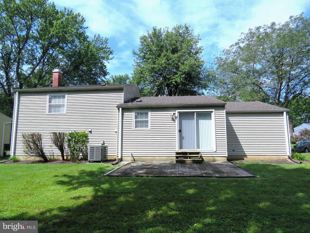 7125 VANTAGE DRIVE