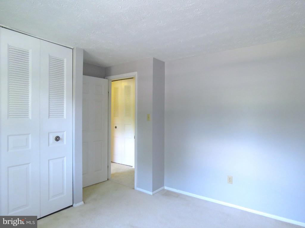 7125 VANTAGE DRIVE