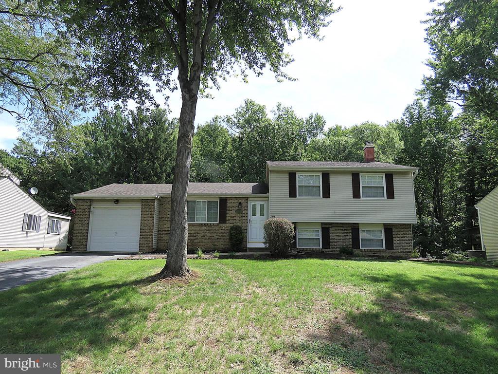 7125 VANTAGE DRIVE