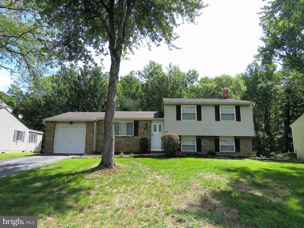 7125 VANTAGE DRIVE