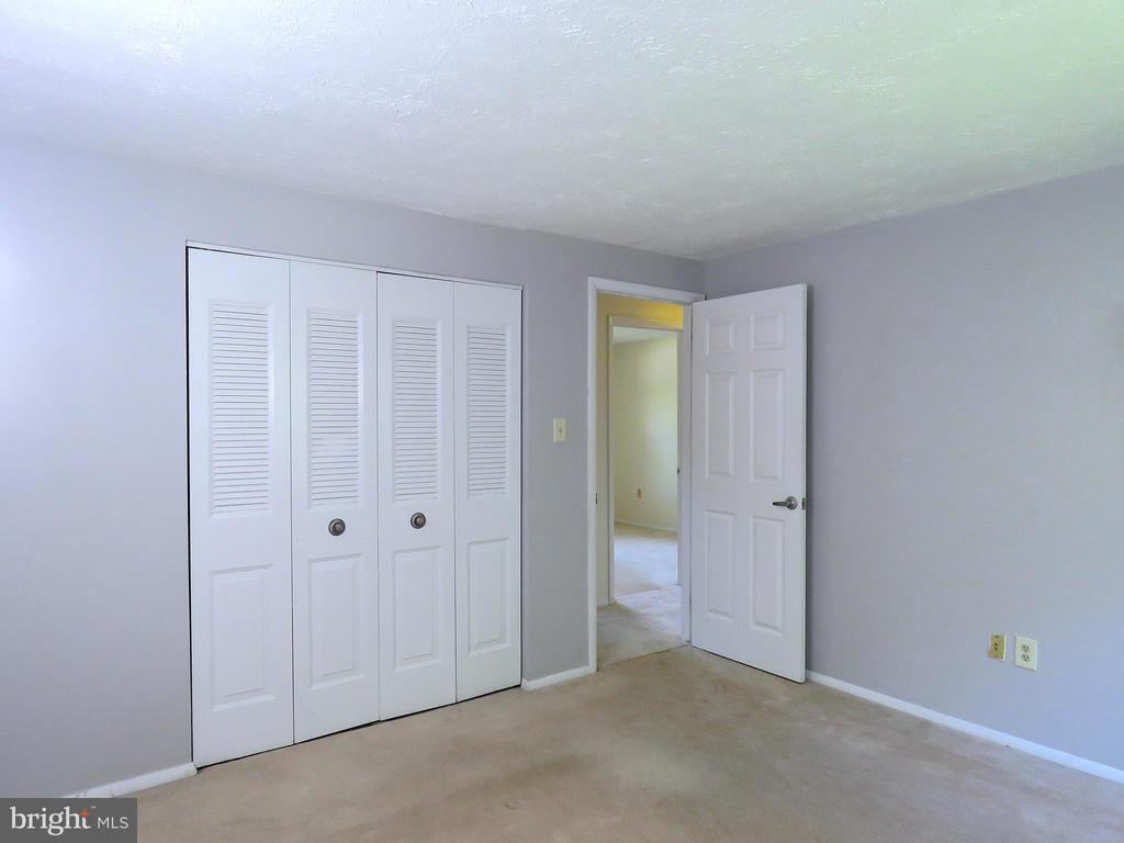 7125 VANTAGE DRIVE