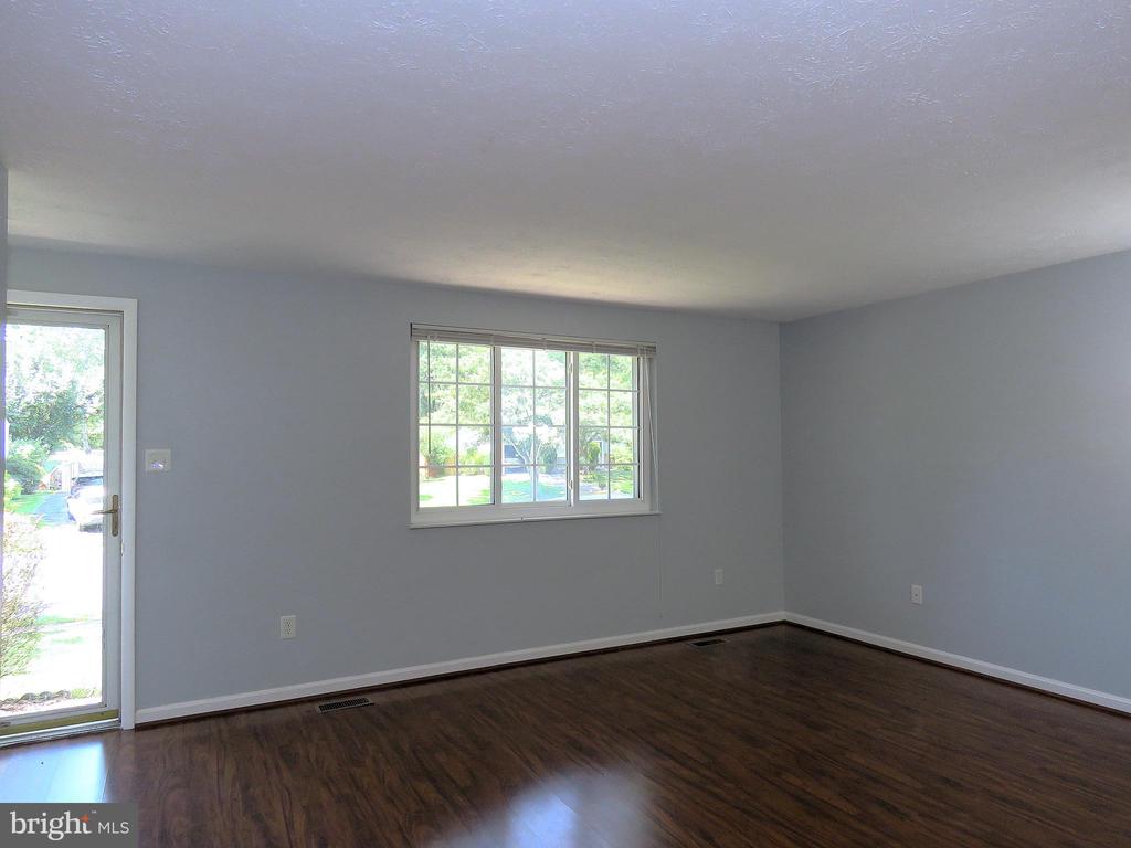 7125 VANTAGE DRIVE