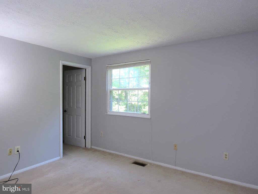 7125 VANTAGE DRIVE