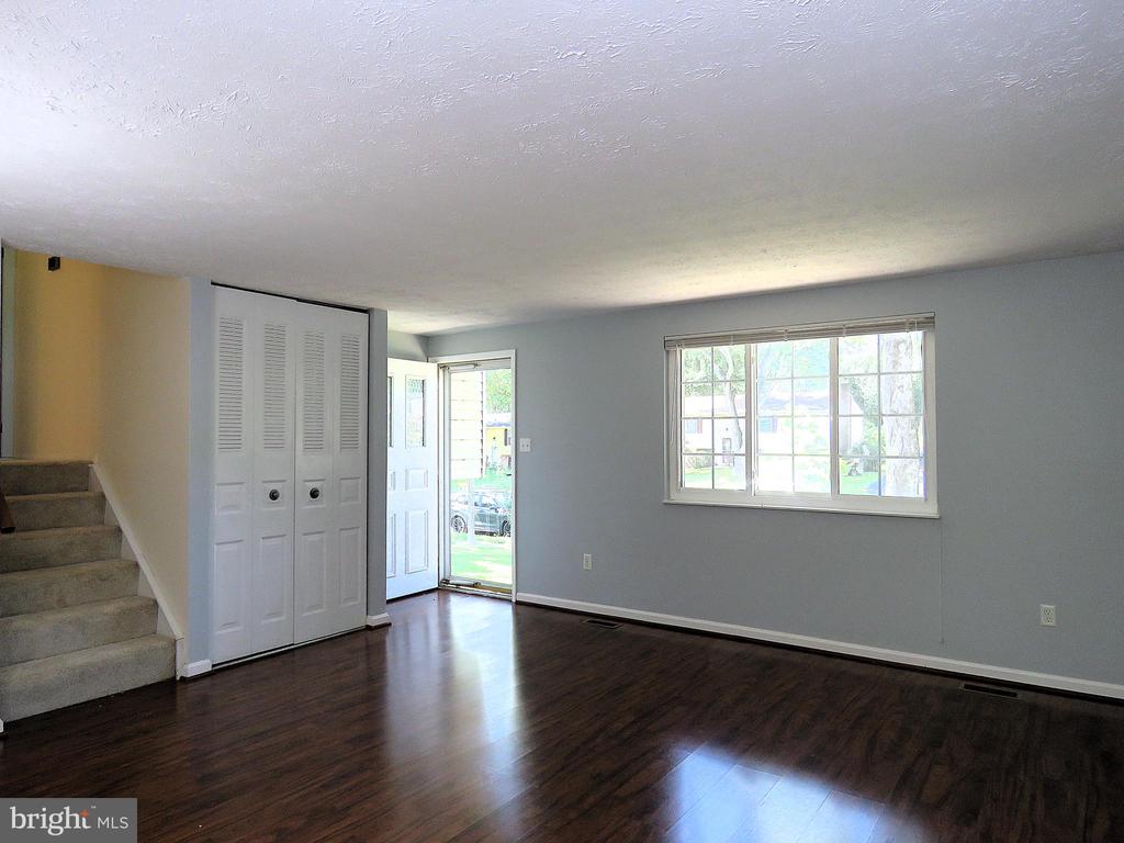 7125 VANTAGE DRIVE