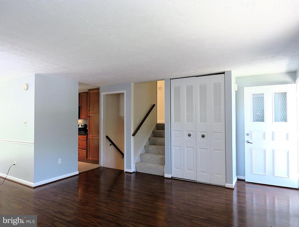 7125 VANTAGE DRIVE