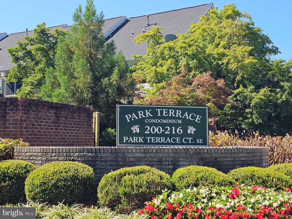 208 PARK TERRACE COURT SE Unit: 49