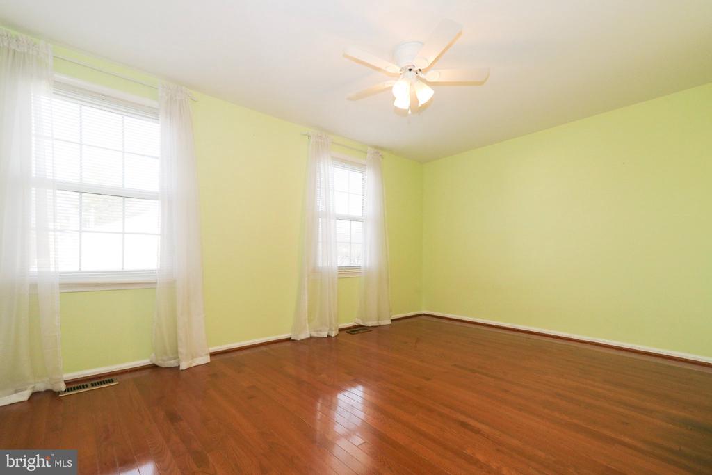 5933 GRISBY HOUSE COURT