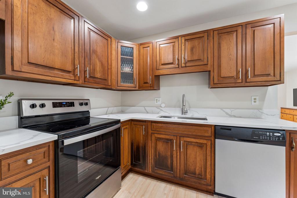 2674 GLENGYLE DRIVE Unit: 53