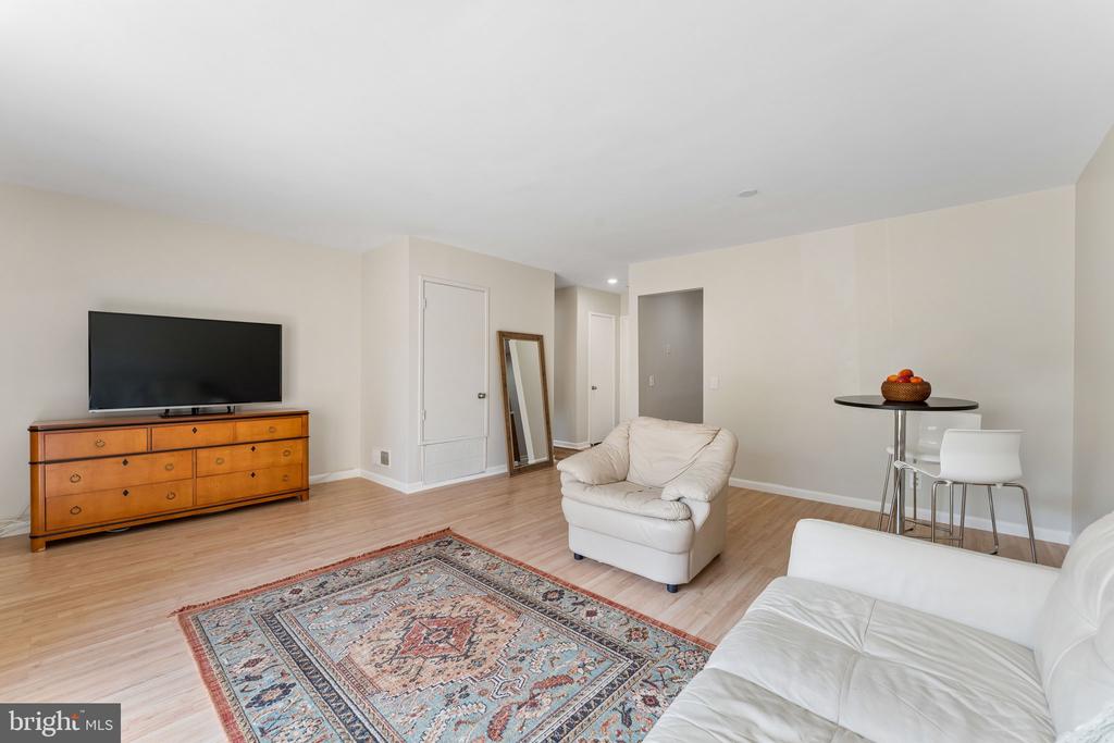 2674 GLENGYLE DRIVE Unit: 53