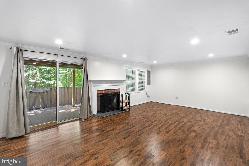 7877 PAINTED DAISY DRIVE