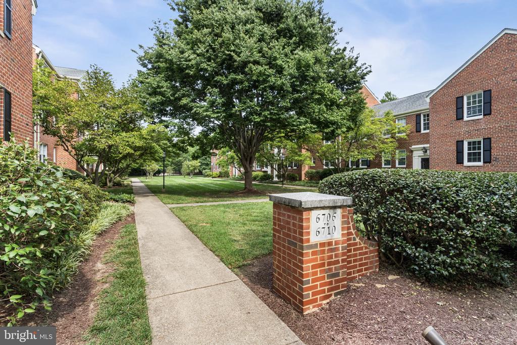 6706 W WAKEFIELD DRIVE Unit: A2