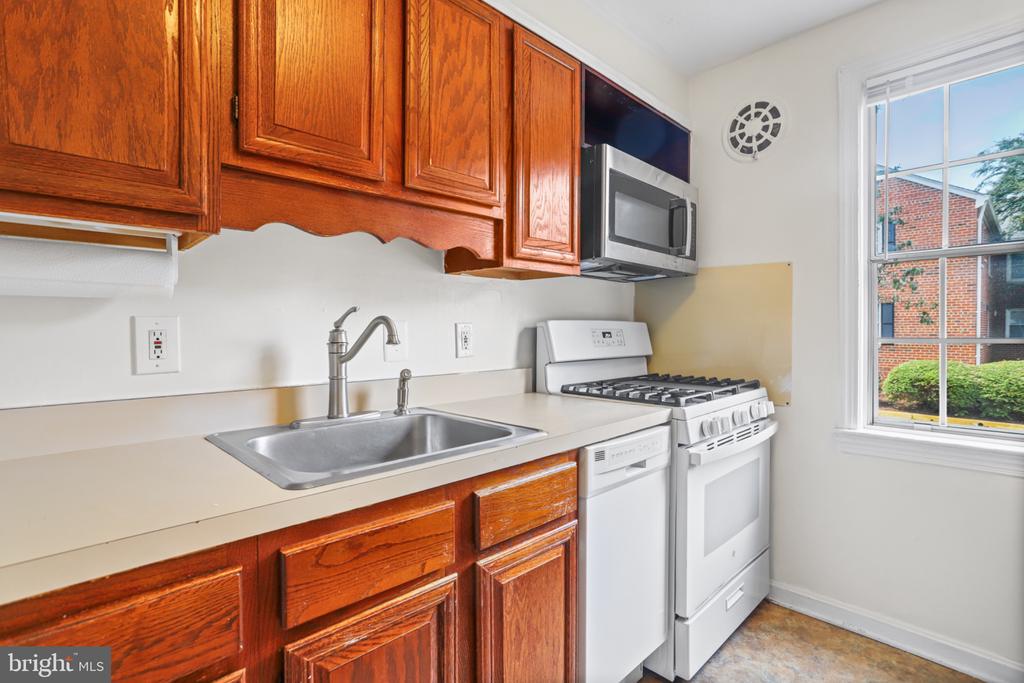 6706 W WAKEFIELD DRIVE Unit: A2