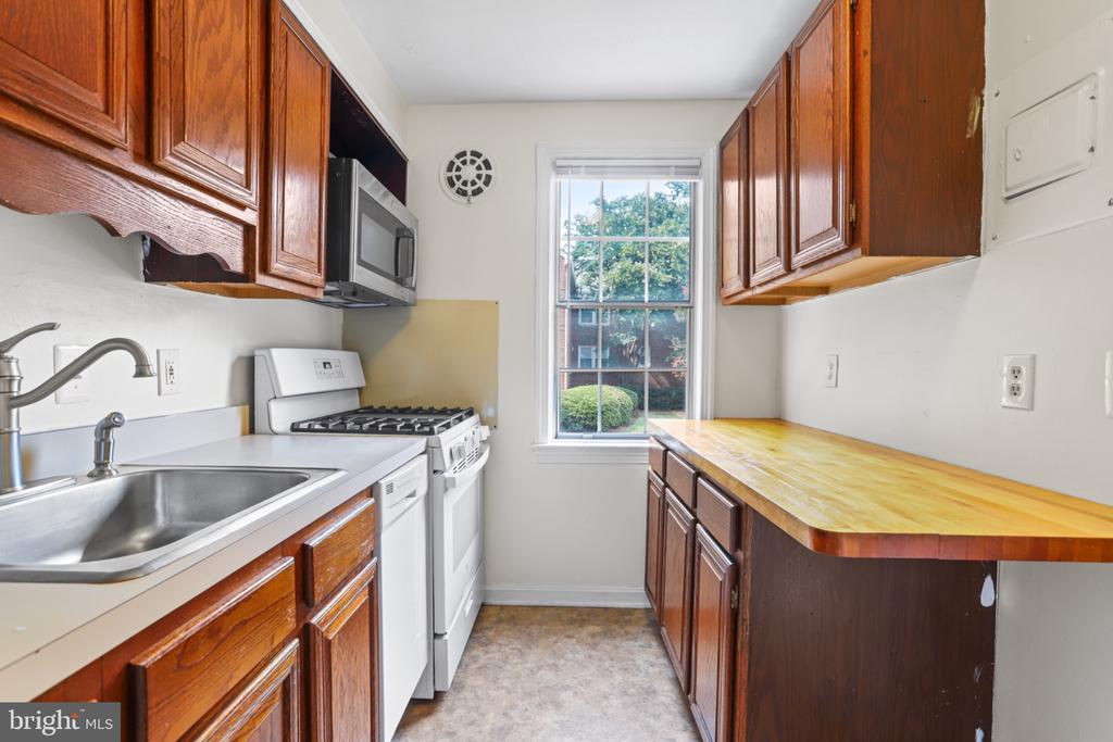 6706 W WAKEFIELD DRIVE Unit: A2