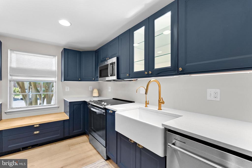 10131 WALNUT WOOD COURT