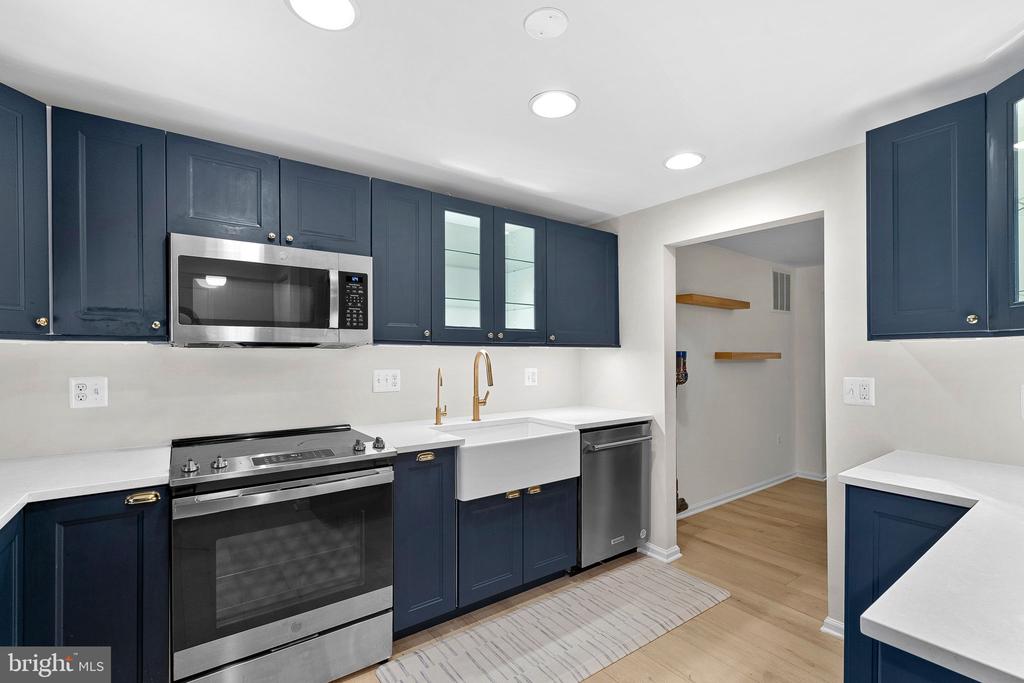 10131 WALNUT WOOD COURT