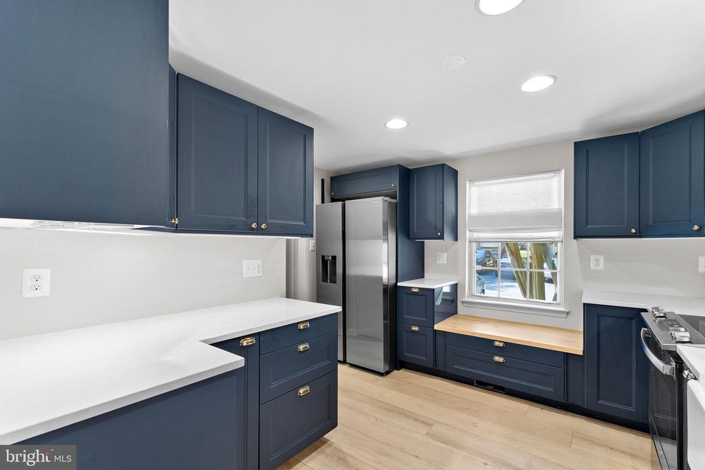 10131 WALNUT WOOD COURT
