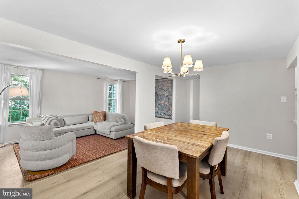 10131 WALNUT WOOD COURT