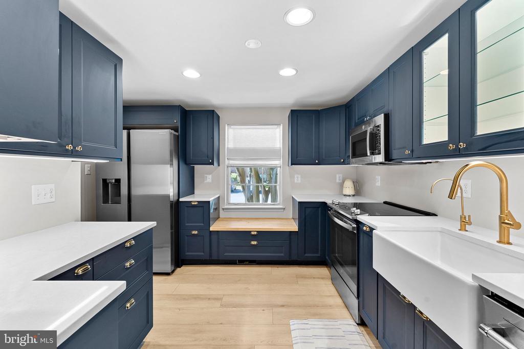 10131 WALNUT WOOD COURT