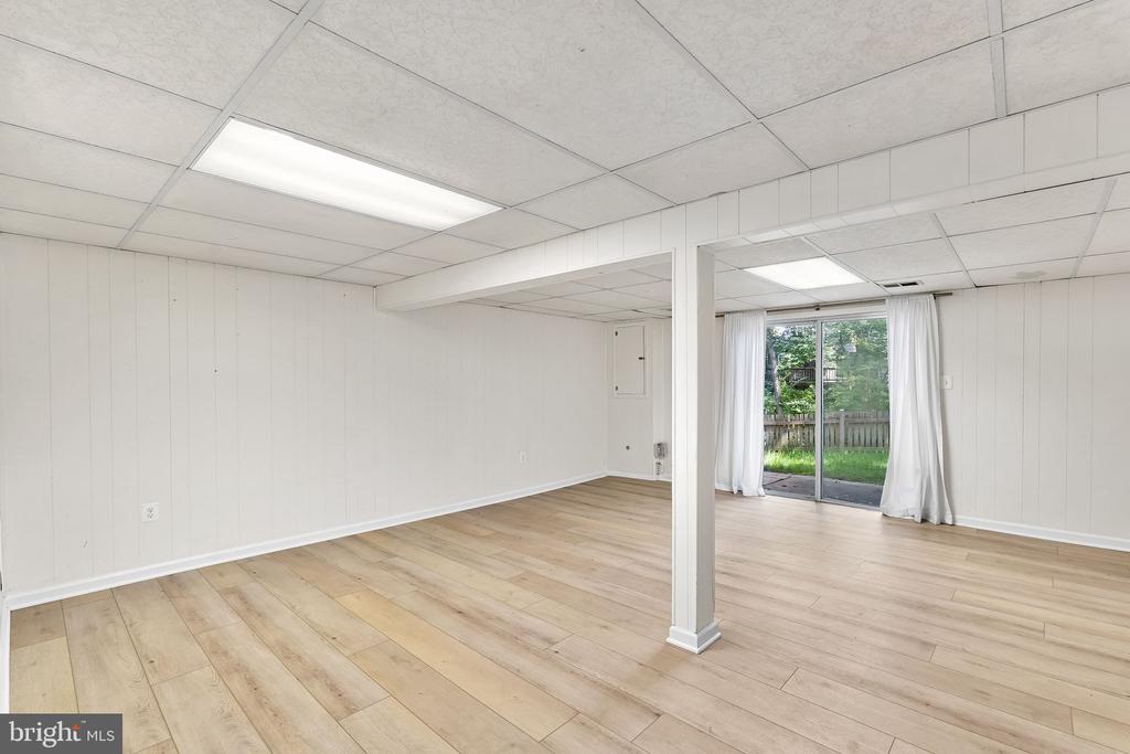 10131 WALNUT WOOD COURT