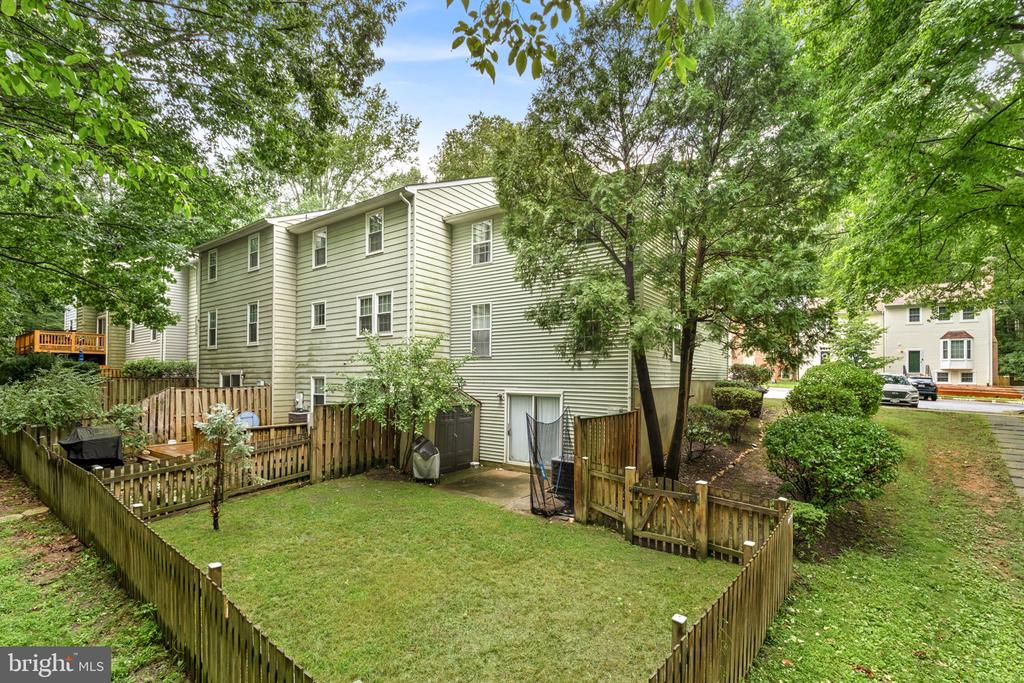10131 WALNUT WOOD COURT