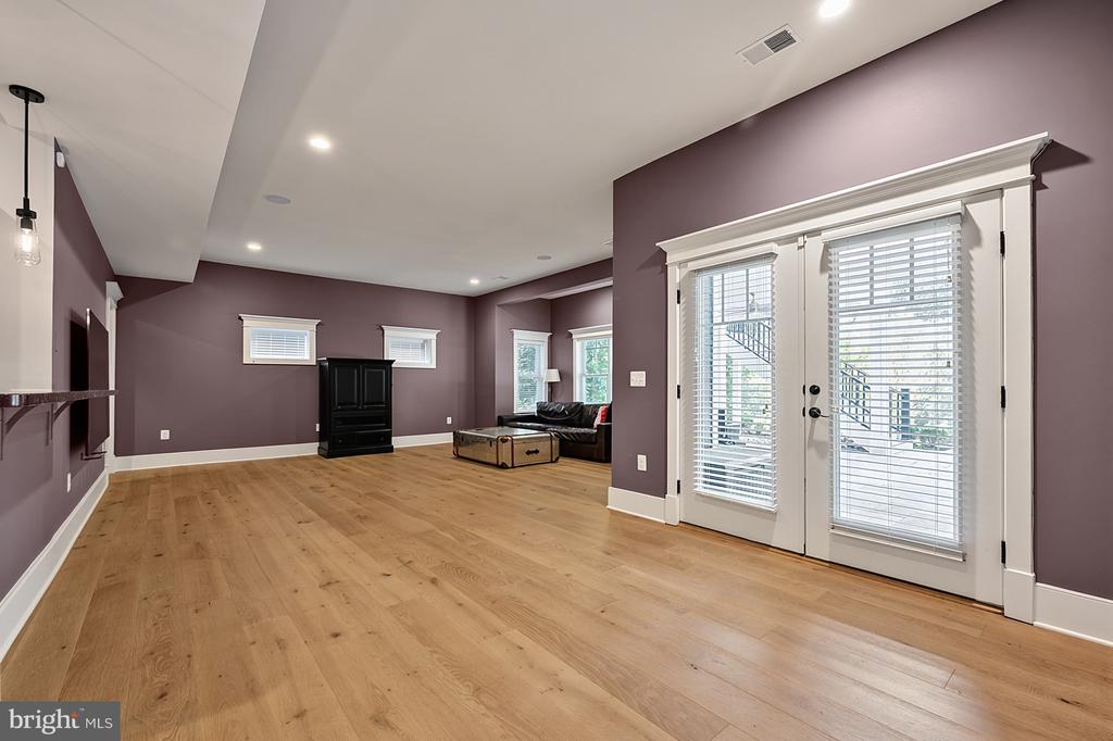 1217 ROSS DRIVE SW