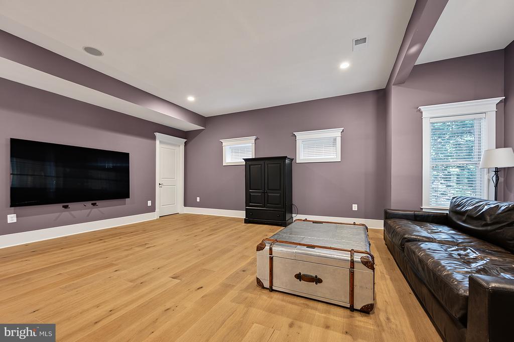 1217 ROSS DRIVE SW