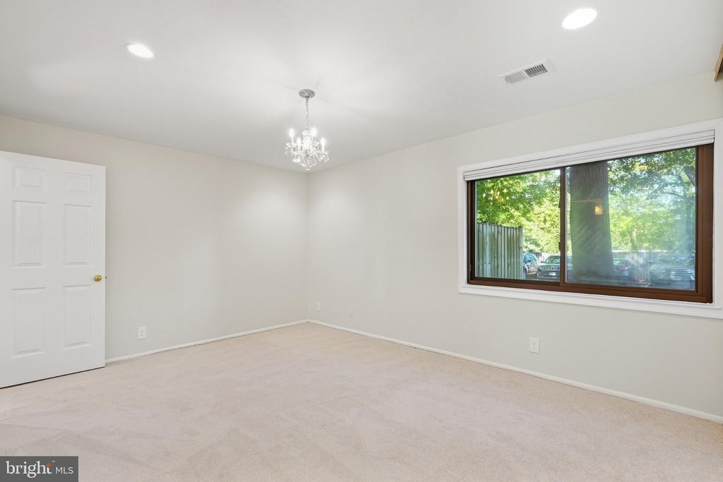 2415 GLENGYLE DRIVE Unit: 257