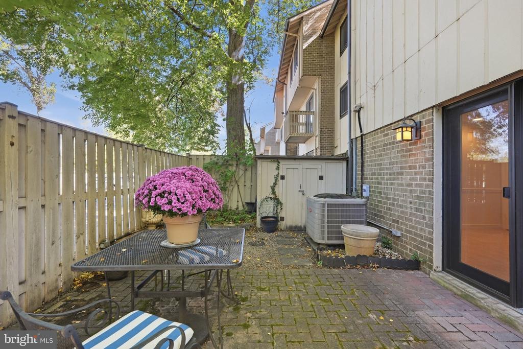 2415 GLENGYLE DRIVE Unit: 257