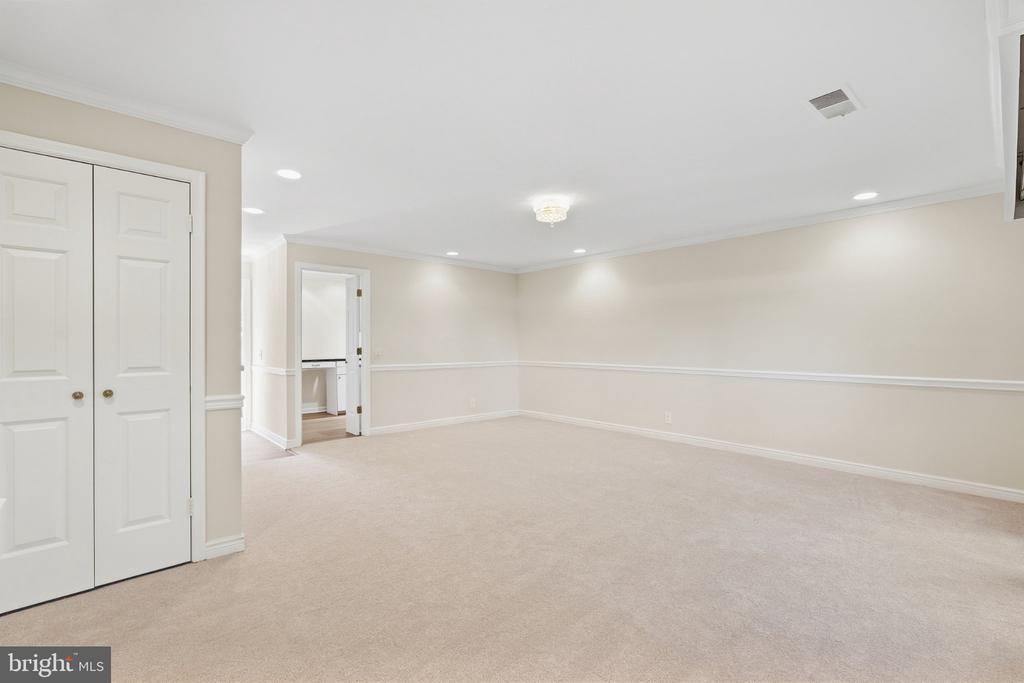 2415 GLENGYLE DRIVE Unit: 257