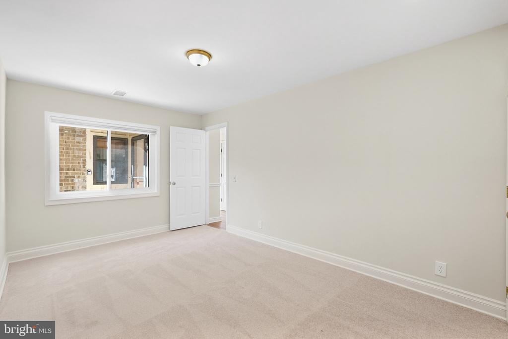 2415 GLENGYLE DRIVE Unit: 257