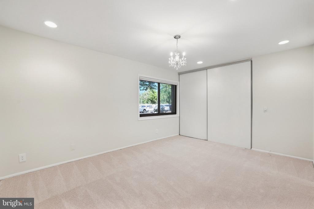 2415 GLENGYLE DRIVE Unit: 257
