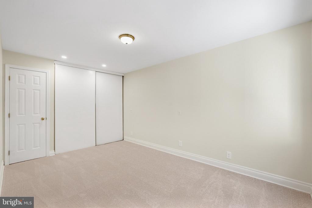 2415 GLENGYLE DRIVE Unit: 257