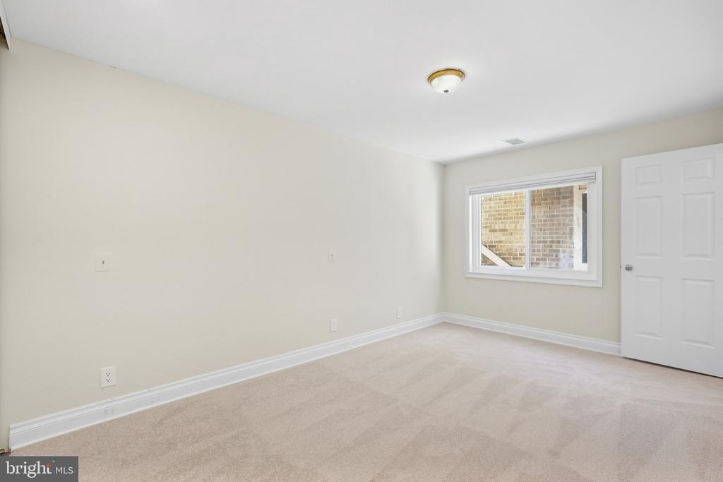 2415 GLENGYLE DRIVE Unit: 257