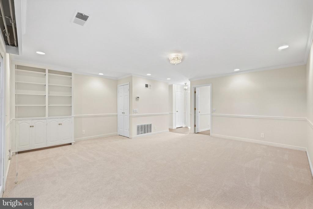 2415 GLENGYLE DRIVE Unit: 257