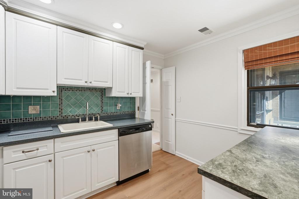 2415 GLENGYLE DRIVE Unit: 257