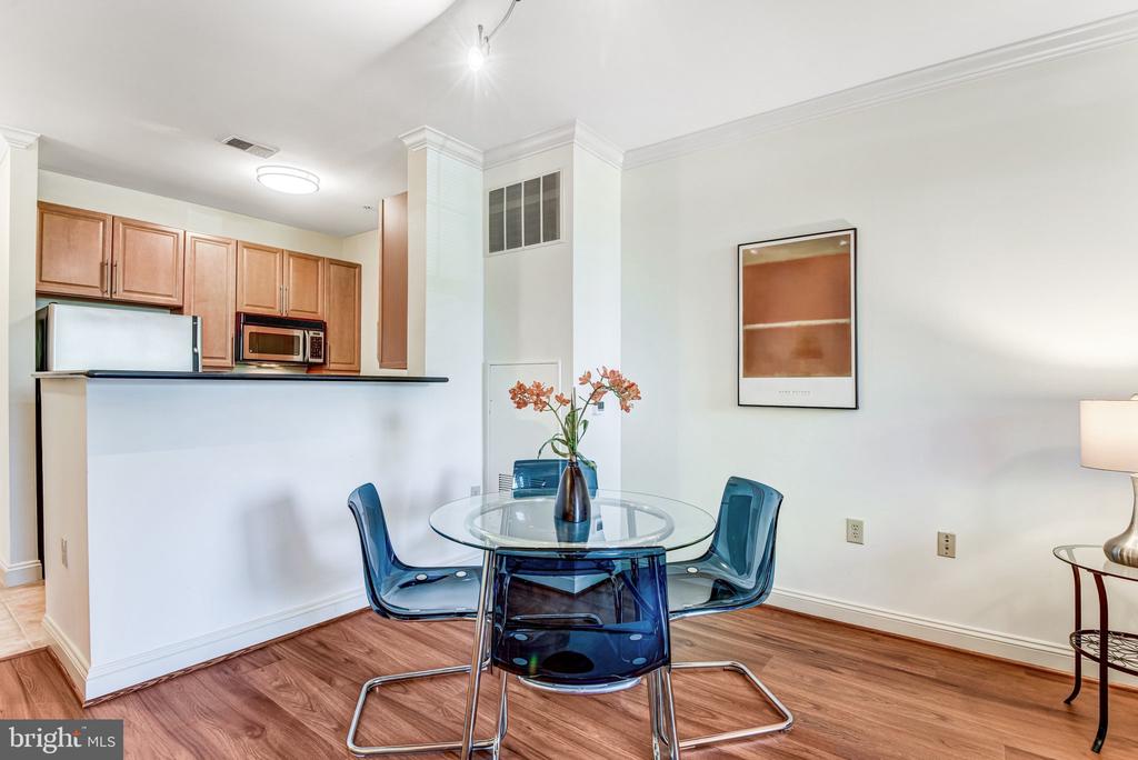 11770 SUNRISE VALLEY DRIVE Unit: 118