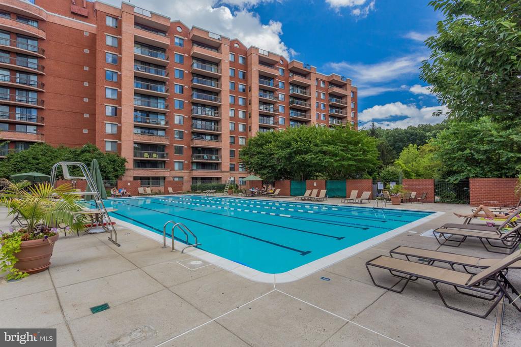 2230 GEORGE C MARSHALL DRIVE Unit: 1218