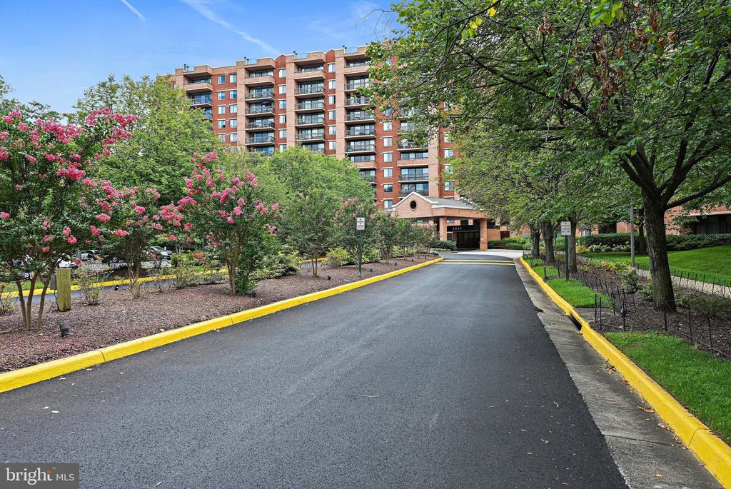 2230 GEORGE C MARSHALL DRIVE Unit: 1218