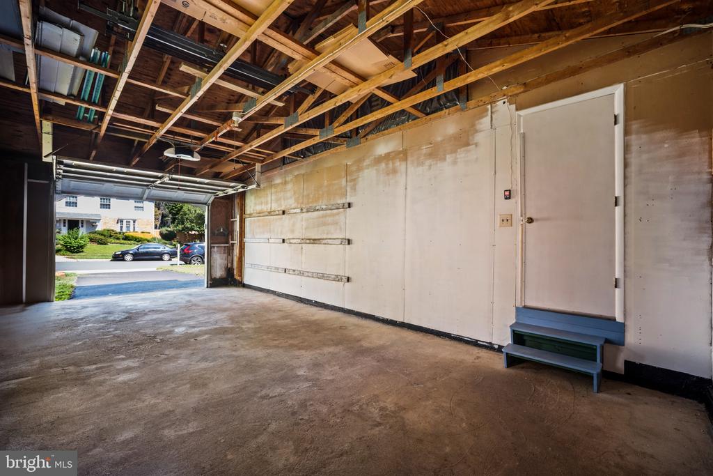 9715 WATER OAK DRIVE