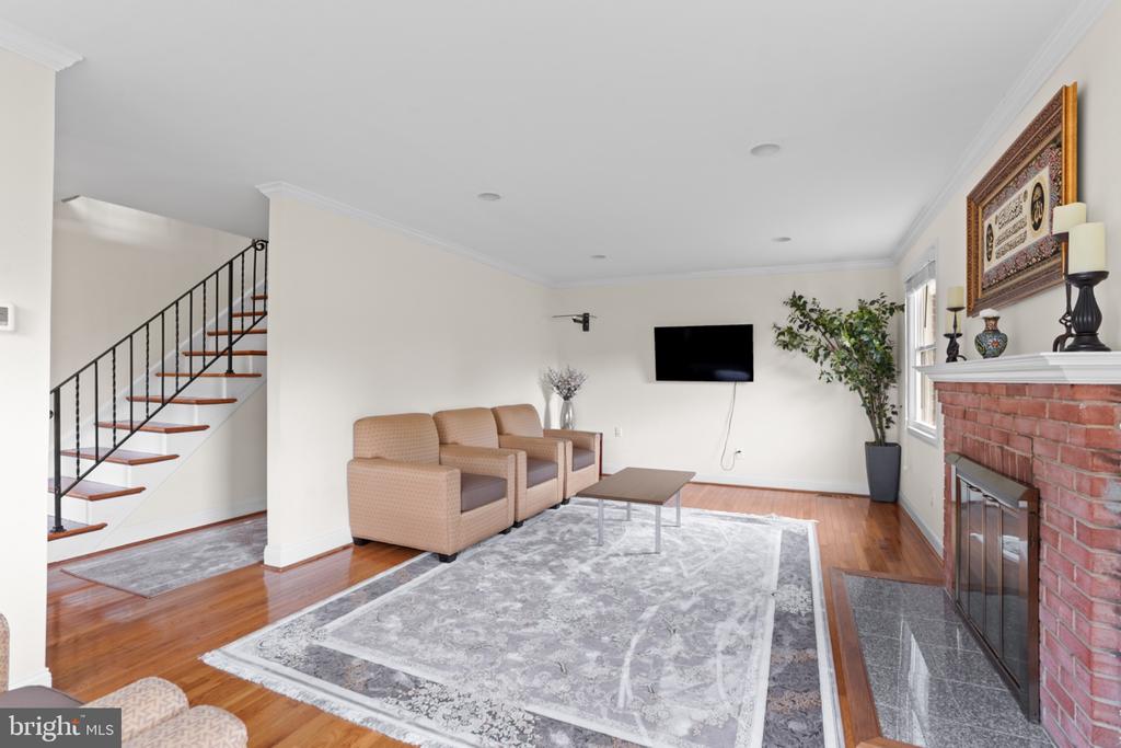 6213 THOMAS DRIVE
