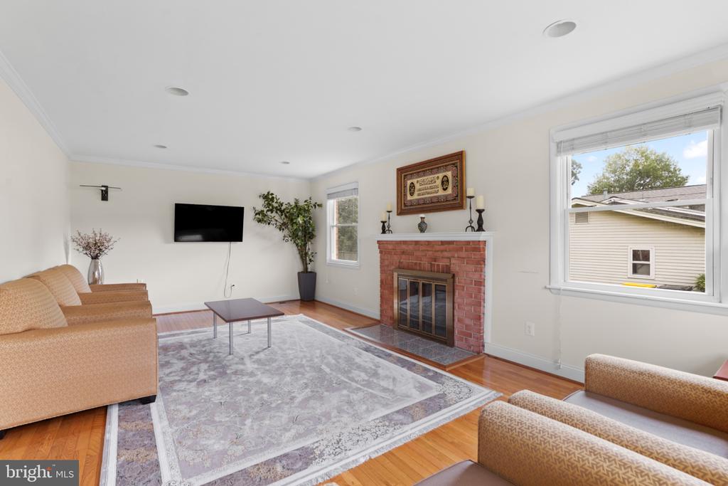 6213 THOMAS DRIVE