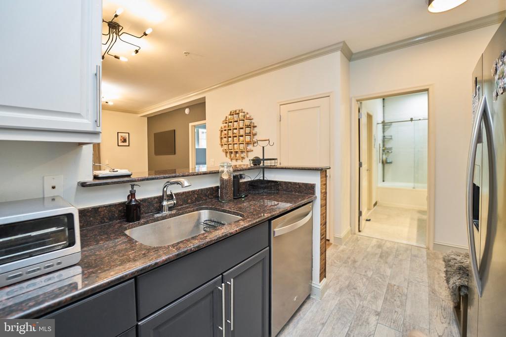 11770 SUNRISE VALLEY DRIVE Unit: 222