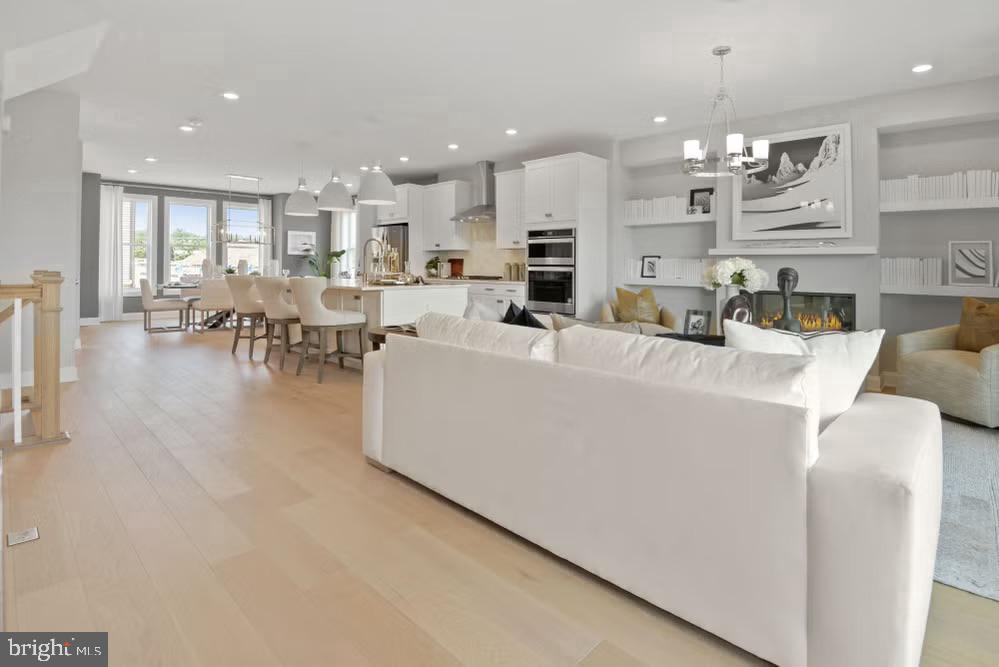 1867 OAKVIEW CREST DRIVE