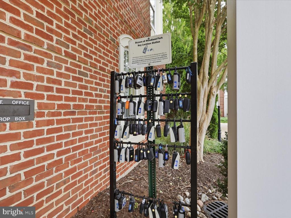 12933 CENTRE PARK CIRCLE Unit: 402
