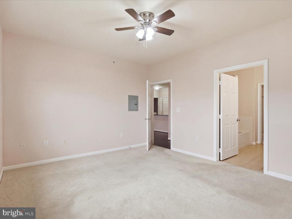 12933 CENTRE PARK CIRCLE Unit: 402