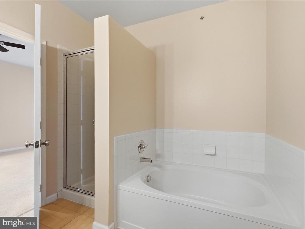 12933 CENTRE PARK CIRCLE Unit: 402